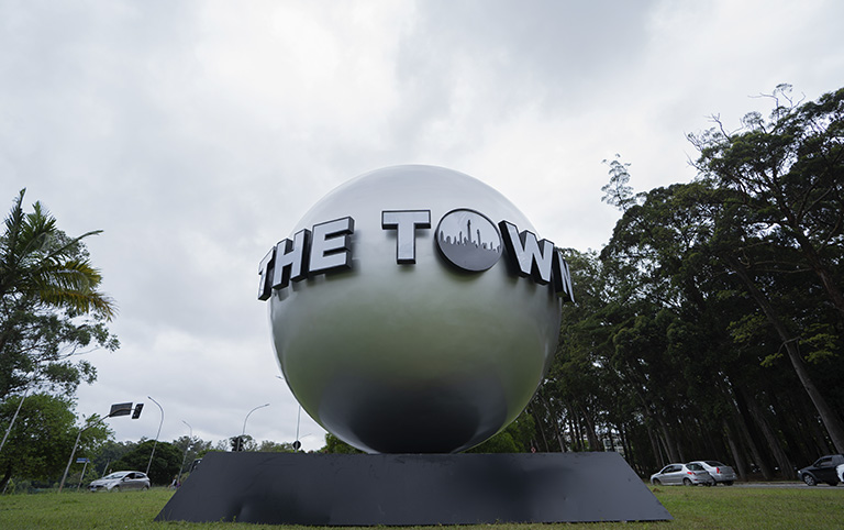 A magia de The Town 2023 chega oficialmente em São Paulo e esfera gigante é  instalada no Parque Ibirapuera - Fotomusicografia - Diogo França