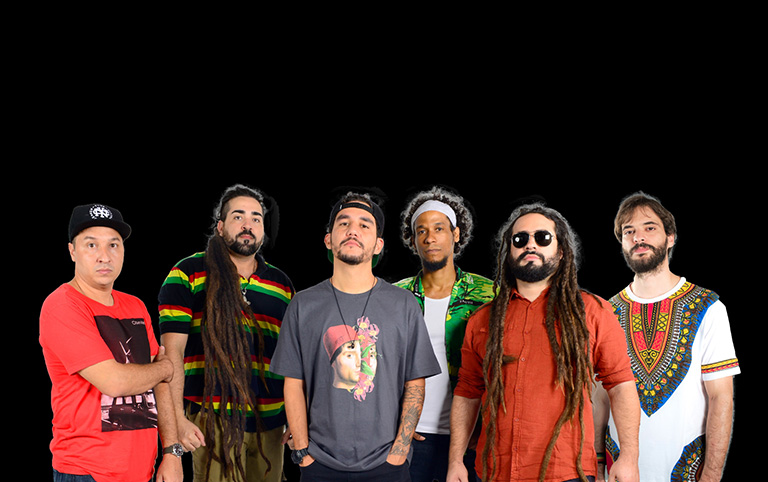 Fotografia colorida da banda de reggae A Semente por Carlos Terrana - Divulgação Sesc Belenzinho