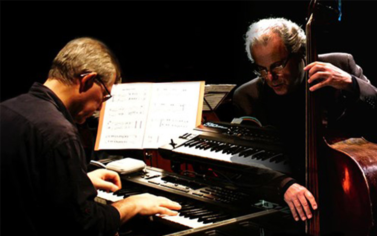 Fotografia colorida do pianista Lelo Nazário e do Baixista Zeca Assumpção - Fotos: Irati Antonio e Maciel Goelzer