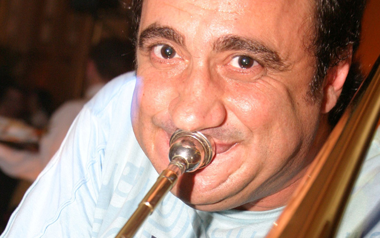 Fotografia colorida do trombonista Bocato por Parizotti - Bocato Sexteto - Sesc Belenzinho