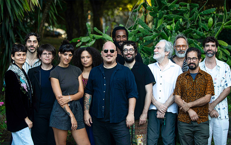 Fotografia colorida de Guilherme Peluci e Orquestra por Sergio Silva - São Paulo Instrumental