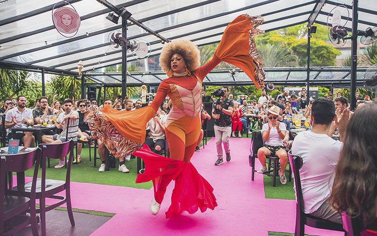 Fotografia colorida de Drag Brunch - Divulgação Agência Cuco