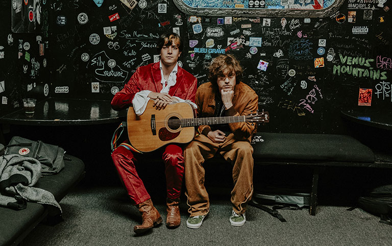 Fotografia colorida de Fernando Grostein Andrade e Fernando Siqueira (Fernandos) por @sthefnarciso